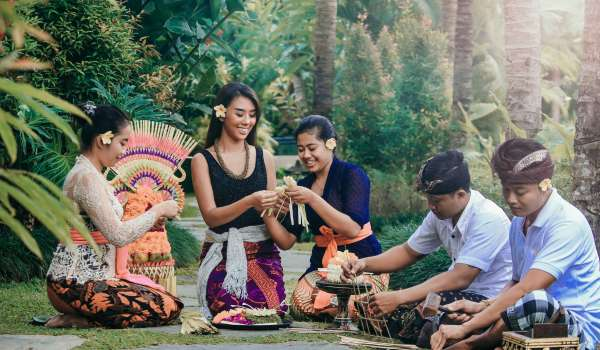 Canang Making – Massage Treatment Canang Making – Massage Treatment