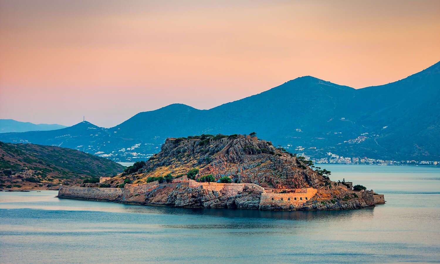 Wellness in Crete & Santorini